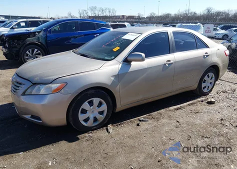 2007 Toyota Camry Le z USA, uszkodzony, nr VIN 4T1BE46K77U066182